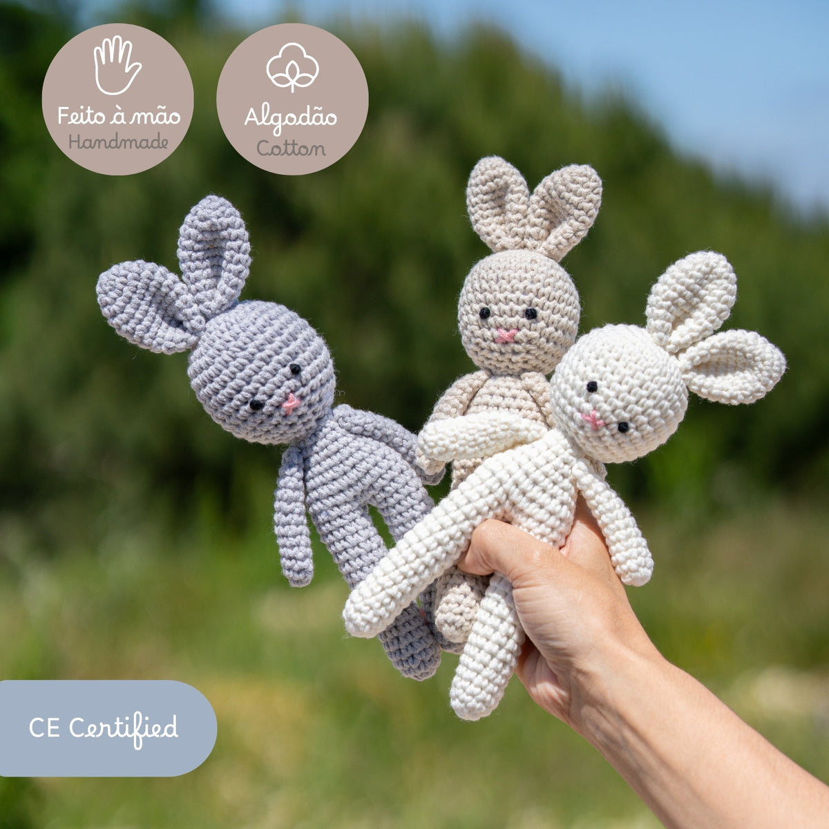 Coelhinhos em crochet feitos à mão em algodão